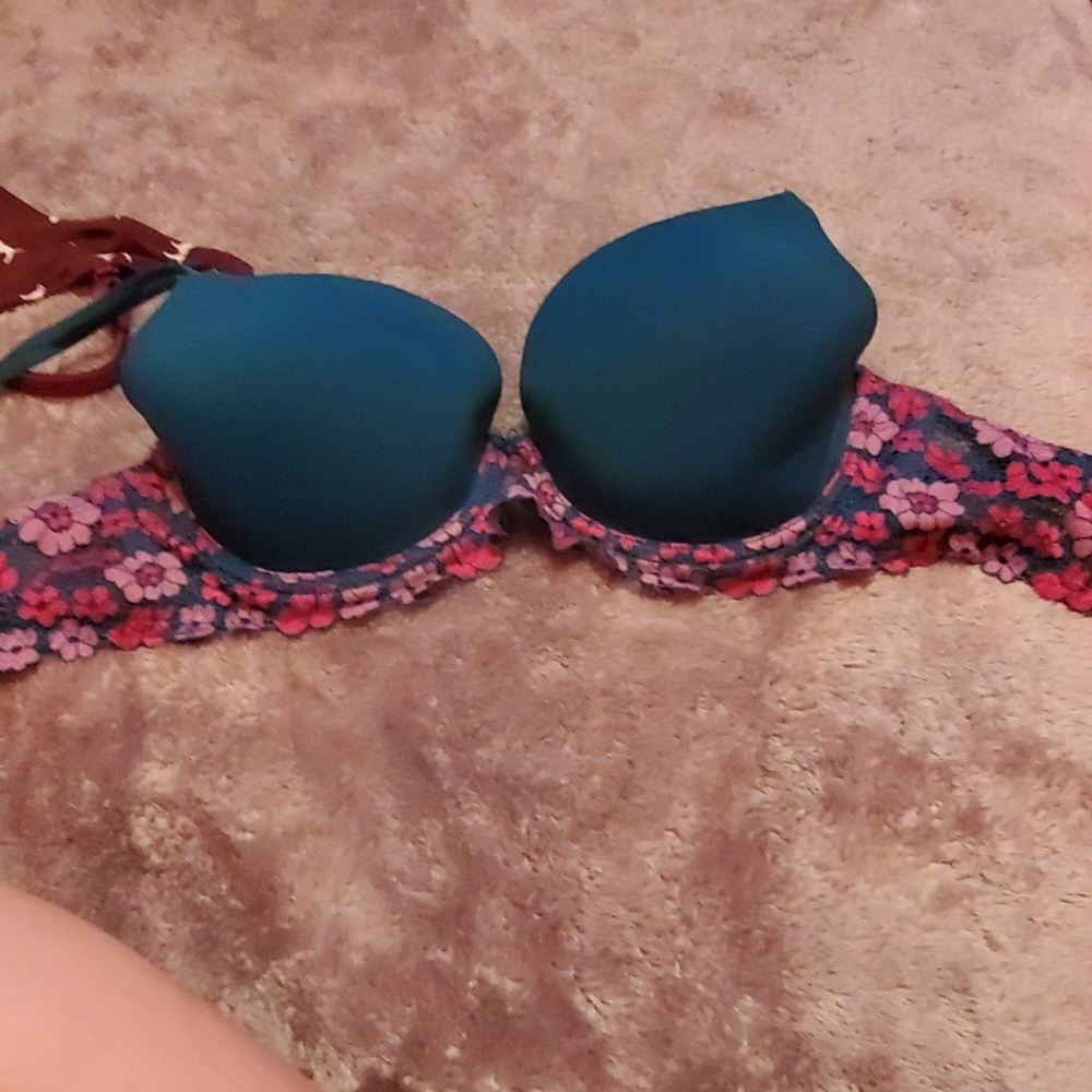 I am selling the redneck nation shit and the bras - Picture 3 of 8
